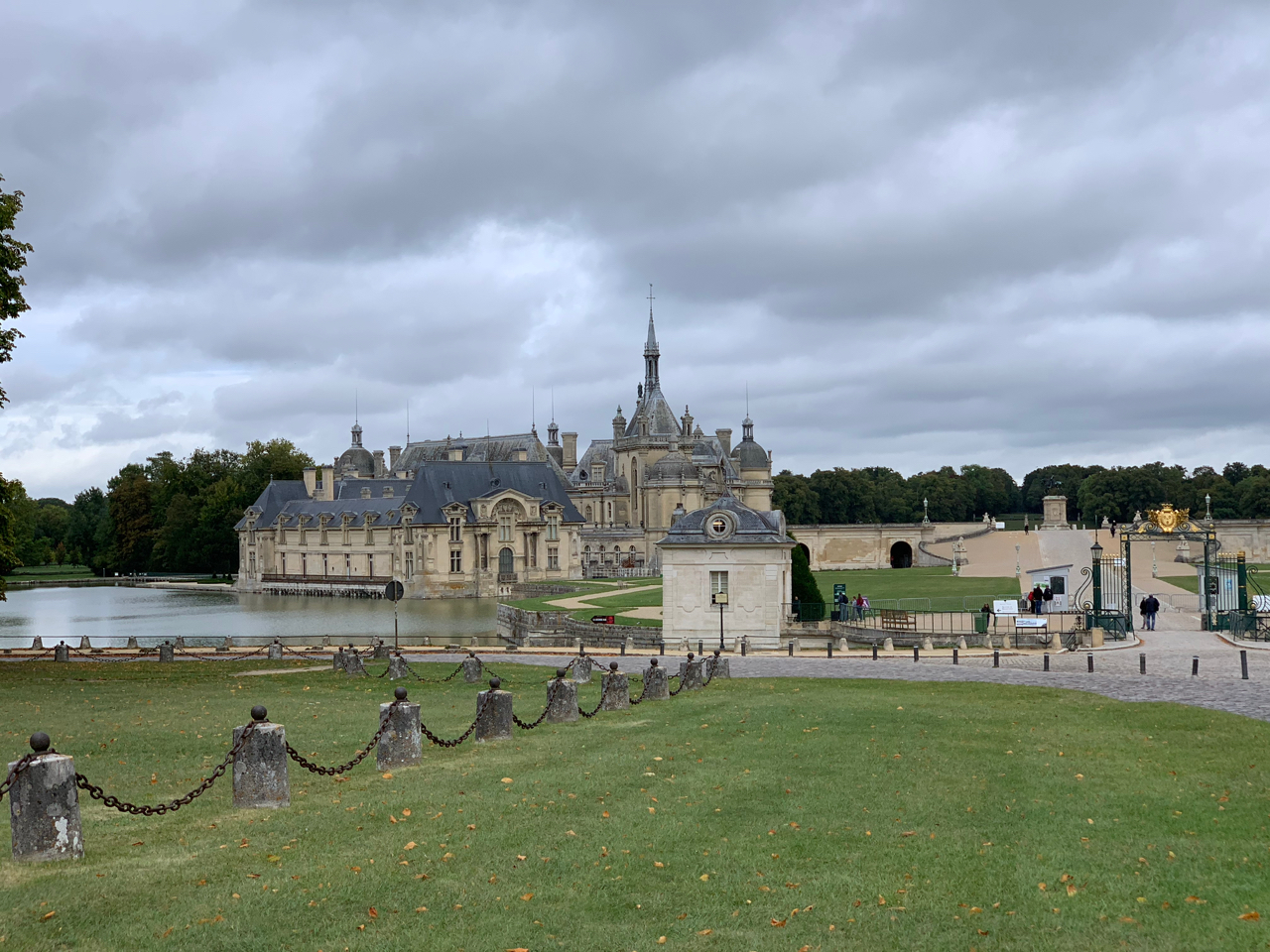 view of the chateau de chantilly